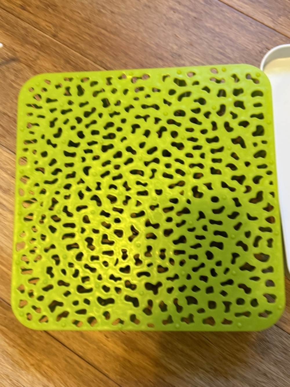 Boon GRASS Countertop Drying Rack – Spring Green with Tree - Picture 4 of 8